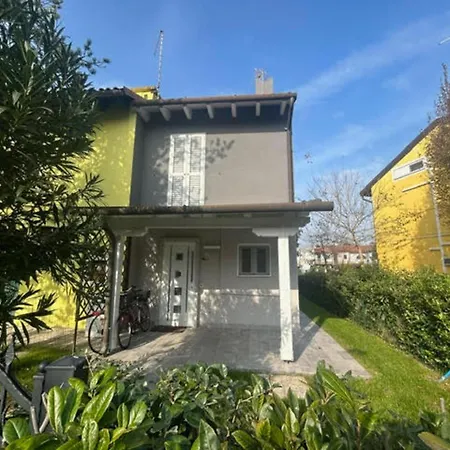 Villa Charming With Garden And Views In Albarella *