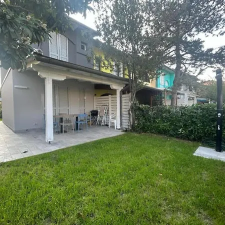 Charming With Garden And Views In Albarella